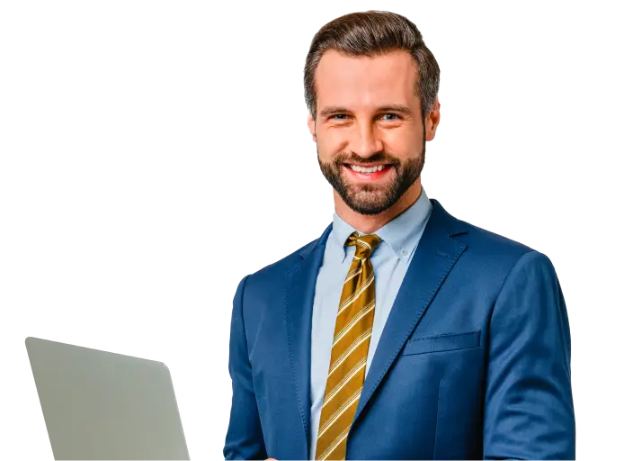 Hombre de traje sonriendo en referencia a la disponibilidad del centro de contacto para soporte de Seguros Caracas